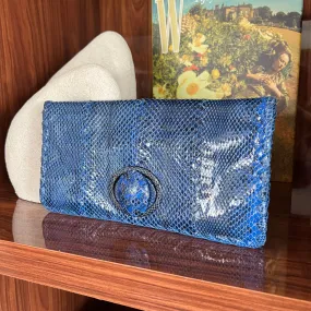 Clutch Bottega Veneta em Couro Phyton Azul