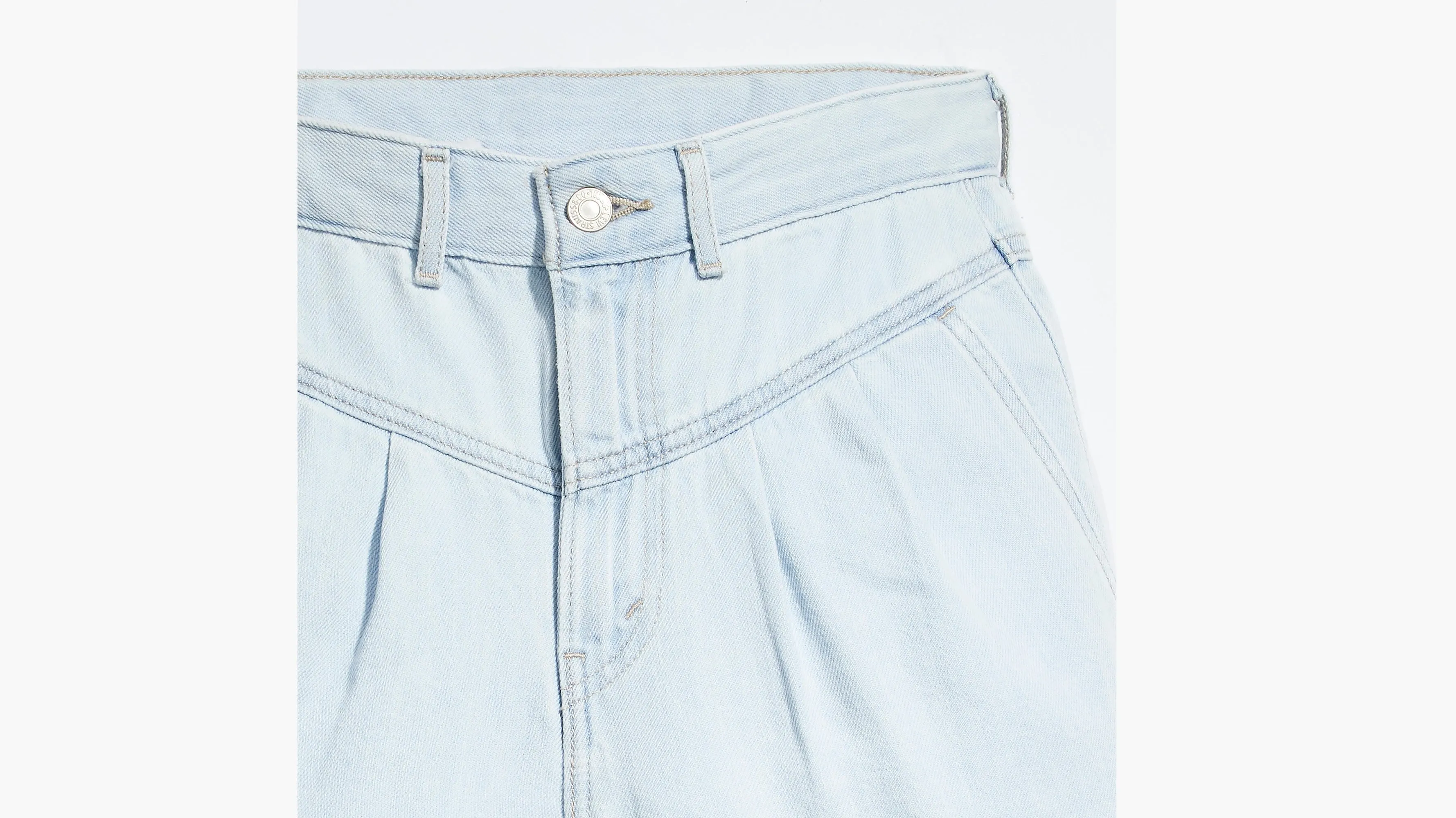 Levi's® Women's Featherweight Mom Shorts