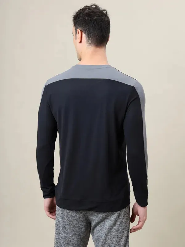 Men Colorblock Slim Fit Crew Neck T-shirt with MATPIQ